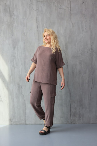 Літній жіночий костюм